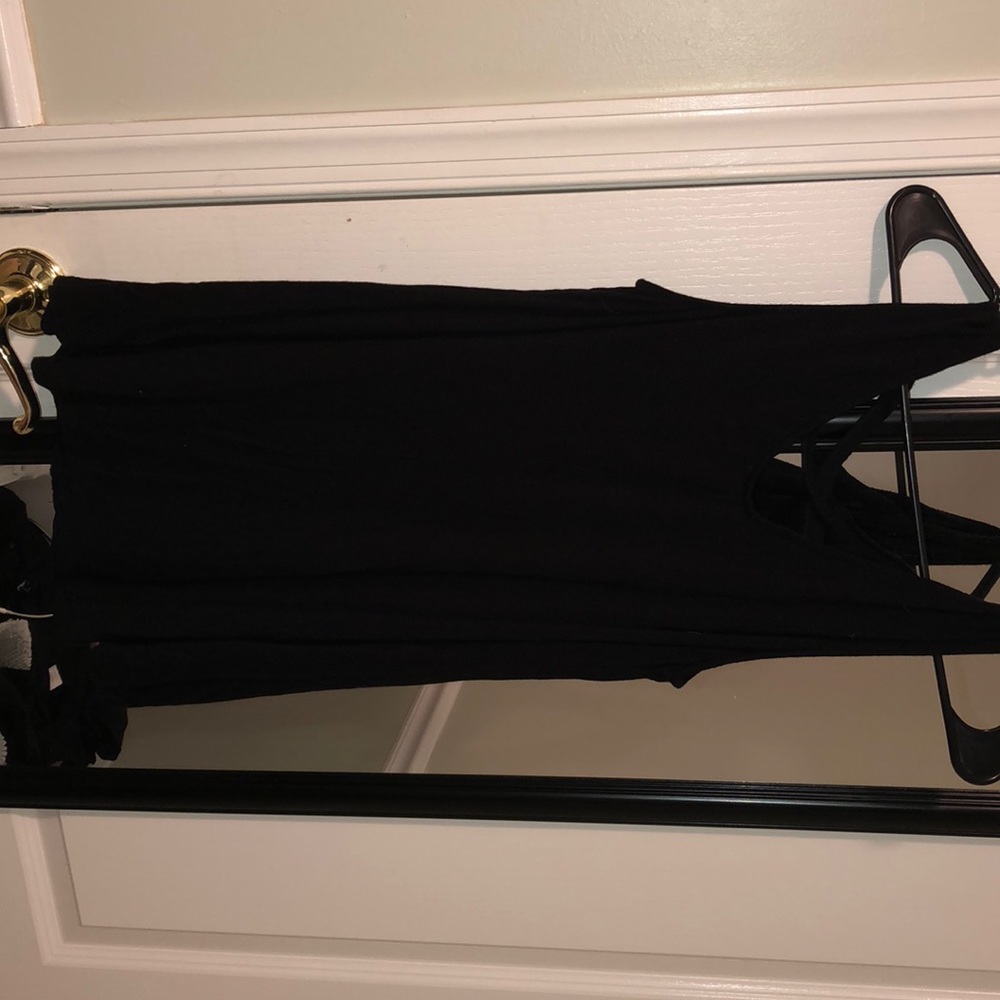 Flowy black tank with cross back Straps